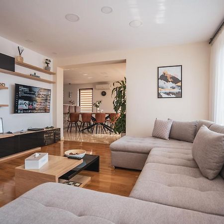 Roots Villa Redwood براشوف المظهر الخارجي الصورة