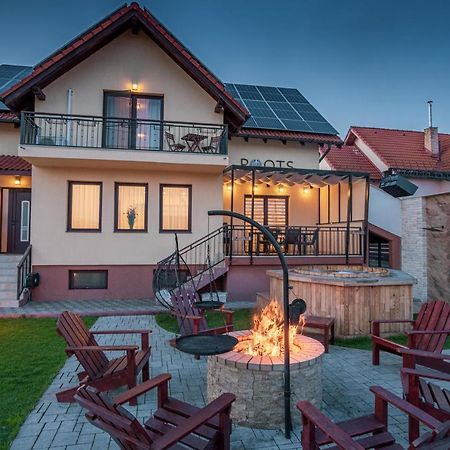 Roots Villa Redwood براشوف المظهر الخارجي الصورة