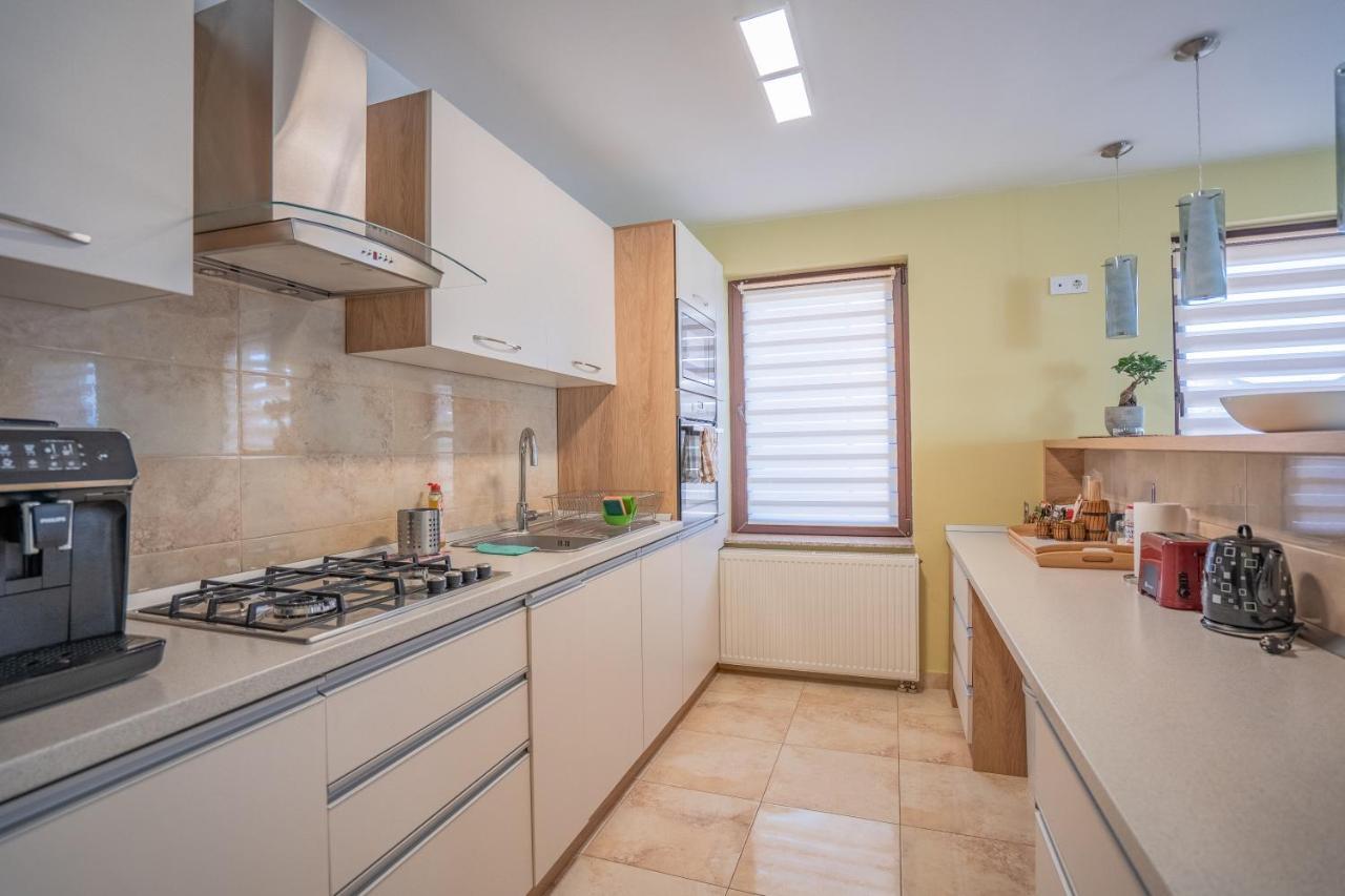 Roots Villa Redwood براشوف المظهر الخارجي الصورة