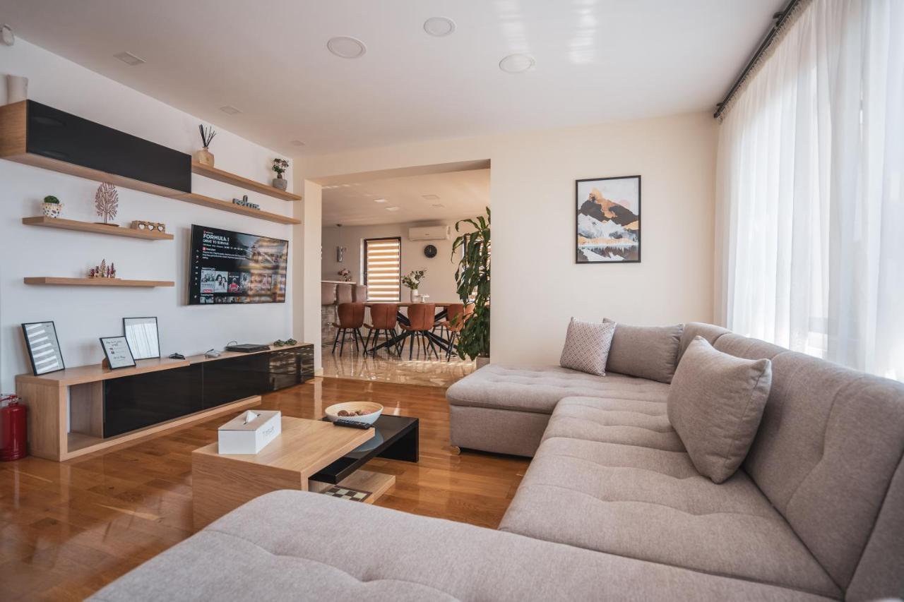 Roots Villa Redwood براشوف المظهر الخارجي الصورة