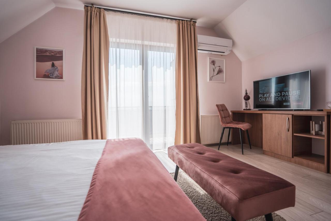 Roots Villa Redwood براشوف المظهر الخارجي الصورة