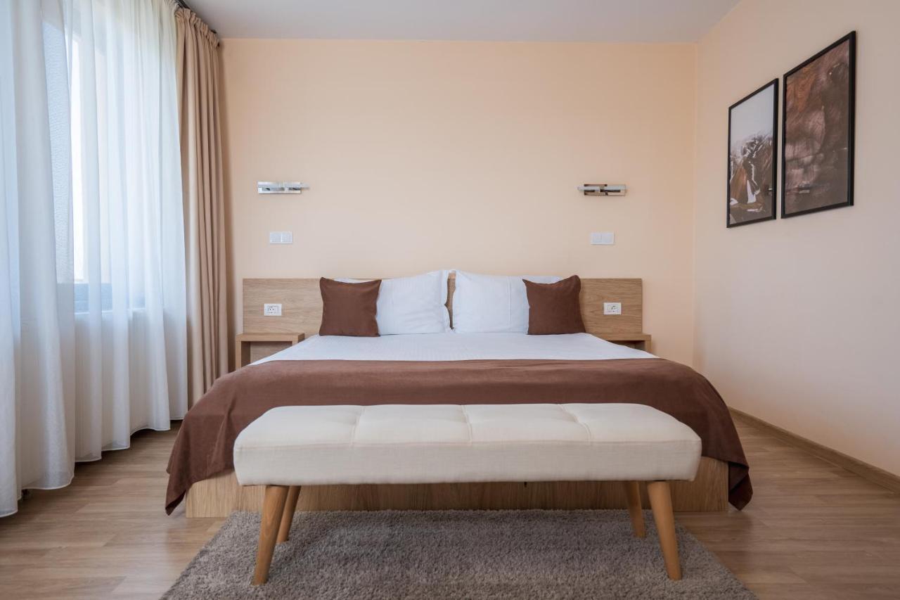 Roots Villa Redwood براشوف المظهر الخارجي الصورة
