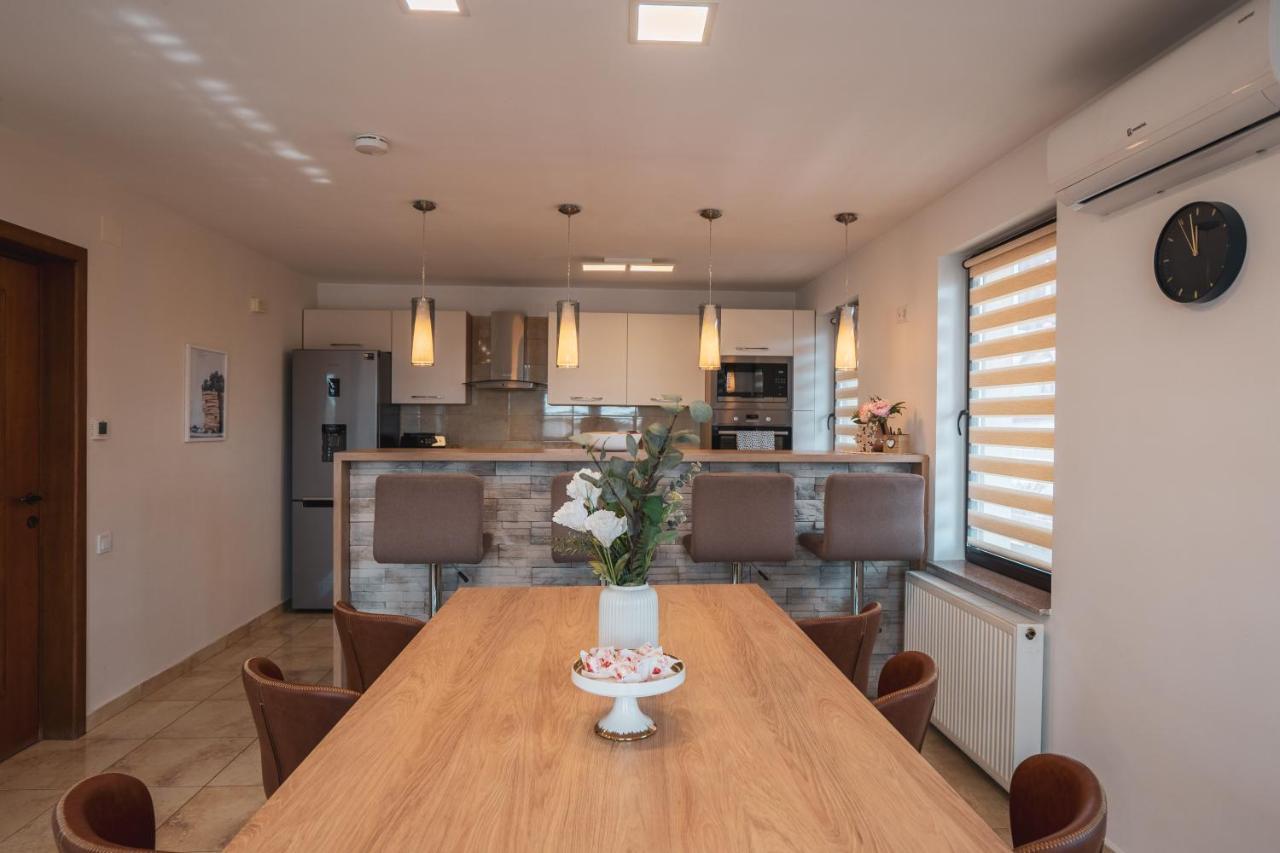Roots Villa Redwood براشوف المظهر الخارجي الصورة