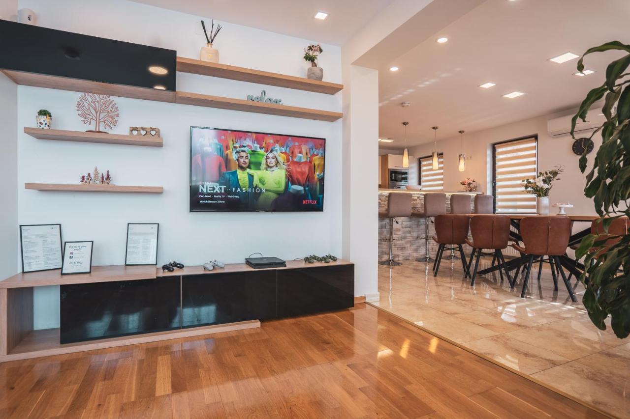 Roots Villa Redwood براشوف المظهر الخارجي الصورة